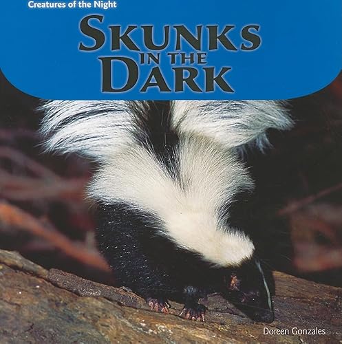 9781435832558: Skunks in the Dark