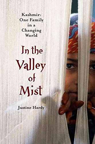 9781439102893: In the Valley of Mist: Kashmir: One Family in a Changing World