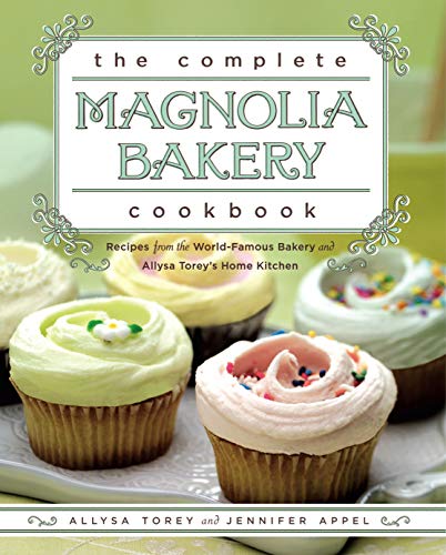 Imagen de archivo de The Complete Magnolia Bakery Cookbook: Recipes from the World-Famous Bakery and Allysa Torey's Home Kitchen a la venta por HPB Inc.