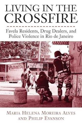 9781439900048: Living in the Crossfire: Favela Residents, Drug Dealers, and Police Violence in Rio de Janeiro (Voices of Latin American Life)