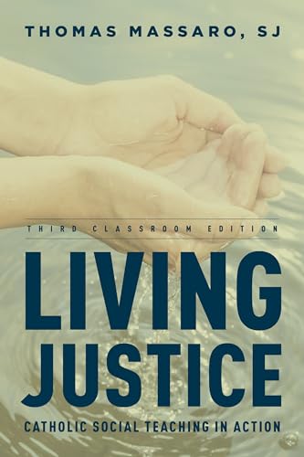 Imagen de archivo de Living Justice: Catholic Social Teaching in Action a la venta por SecondSale