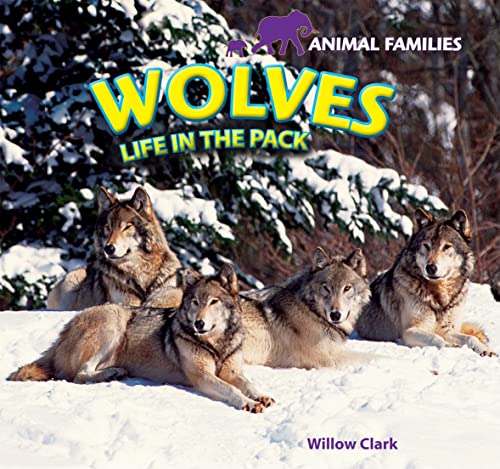 Beispielbild fr Wolves : Life in the Pack zum Verkauf von Better World Books