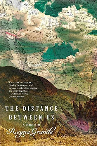 9781451661774: The Distance Between Us: A Memoir