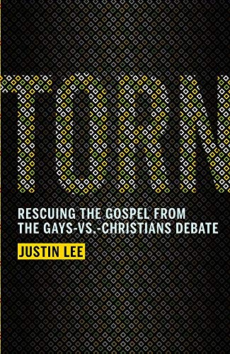 9781455514304: Torn: Rescuing the Gospel from the Gays-vs.-Christians Debate