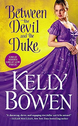 9781455563418: Between the Devil and the Duke