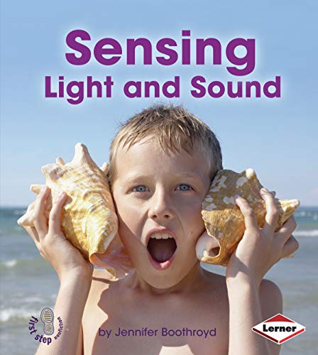 9781467739153: Sensing Light and Sound (First Step Nonfiction: Light and Sound)