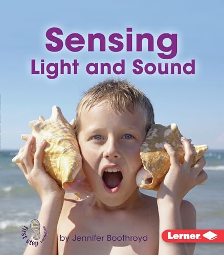 9781467745062: Sensing Light and Sound (First Step Nonfiction)