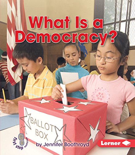 9781467786218: What Is a Democracy? (First Step Nonfiction: Exploring Government)