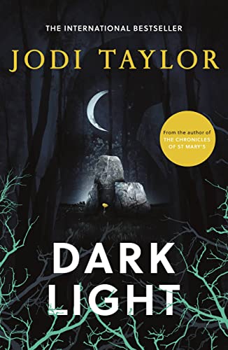 9781472264213: Dark Light: A twisting and captivating supernatural thriller (Elizabeth Cage, Book 2)