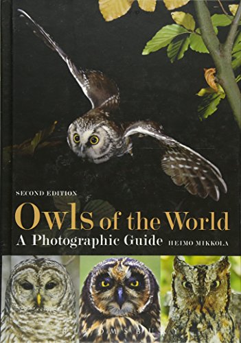 Beispielbild fr Owls of the World - A Photographic Guide: Second Edition zum Verkauf von Monster Bookshop