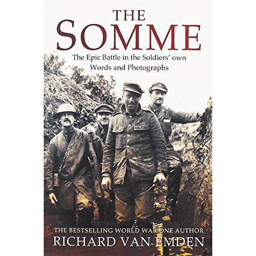 Imagen de archivo de The Somme: The Epic Battle in the Soldiers' Own Words and Photographs a la venta por Anybook.com