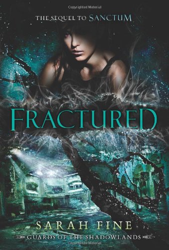 9781477817292: Fractured: 2 (Guards of the Shadowlands)