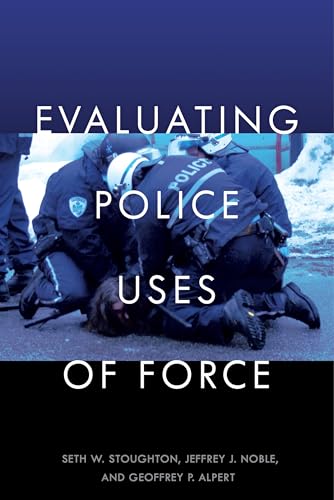 Imagen de archivo de Evaluating Police Uses of Force a la venta por A Team Books