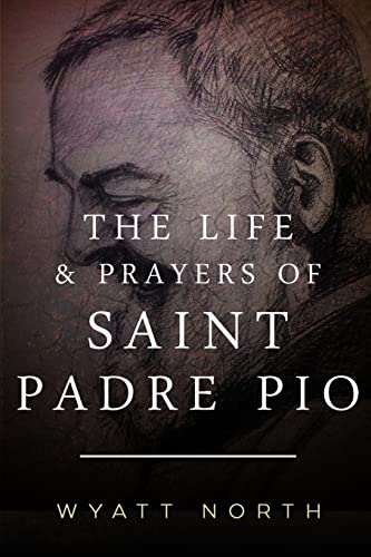 Imagen de archivo de The Life and Prayers of Saint Padre Pio a la venta por Goodwill of Colorado