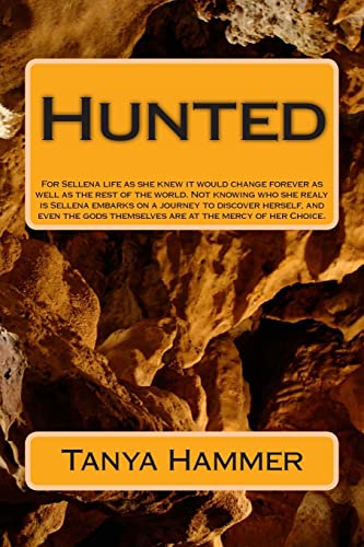 9781495216343: Hunted: For Sellena life as she knew it would change forever as well as the rest of the world. Not knowing who she realy is Sellena embarks on a ... mercy of her Choice.: Volume 1 (The Old Ones)