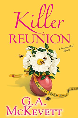 Beispielbild fr Killer Reunion (Savannah Reid Mysteries) zum Verkauf von More Than Words