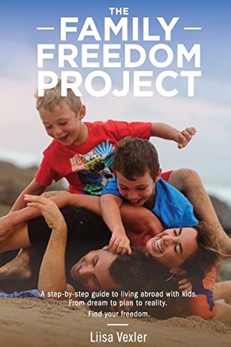 9781500147259: The Family Freedom Project: A step-by-step guide to living abroad with kids. From dream to plan to reality.