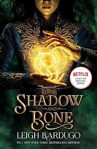 Beispielbild fr Shadow and Bone. Netflix Tie-In zum Verkauf von Buchpark