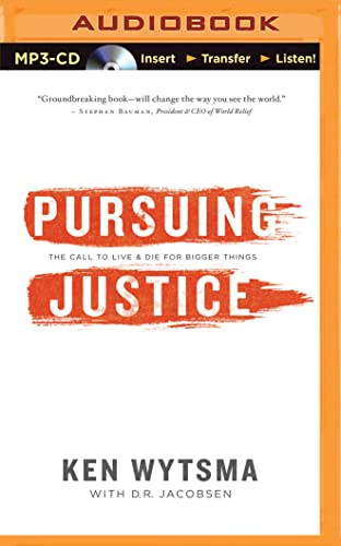 9781511329682: Pursuing Justice: The Call to Live and Die for Bigger Things