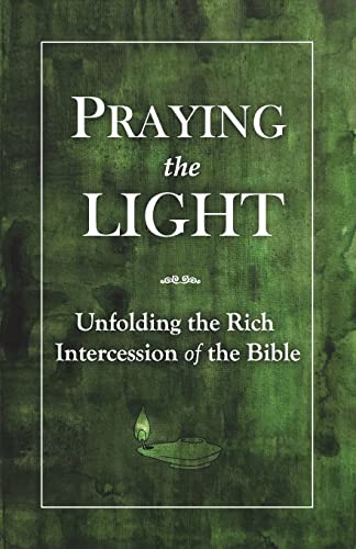 Imagen de archivo de Praying the Light: Unfolding the rich intercession of the Bible [Soft Cover ] a la venta por booksXpress