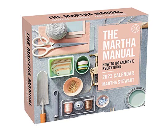 Imagen de archivo de The Martha Manual 2022 Day-to-Day Calendar: How to Do (Almost) Everything a la venta por Revaluation Books