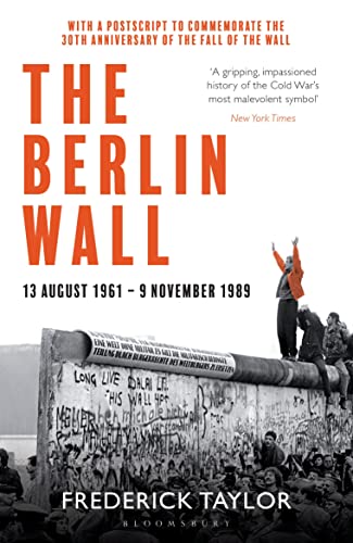 Beispielbild fr The Berlin Wall: 13 August 1961 - 9 November 1989 (reissued) zum Verkauf von WorldofBooks