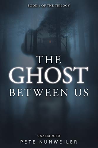 9781532316555: The Ghost Between Us: Unabridged