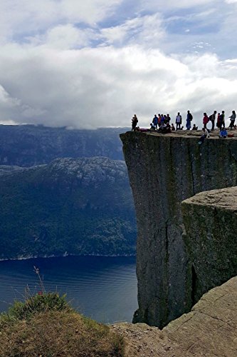 9781533383822: Lyse Fjord and Preikestolen Cliff in Norway Journal: 150 page lined notebook/diary