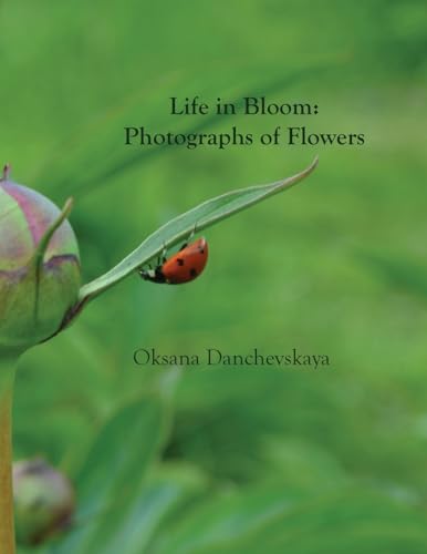 Stock image for Life in Bloom: Photographs of Flowers for sale by Lucky's Textbooks