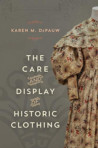 9781538105924: The Care and Display of Historic Clothing