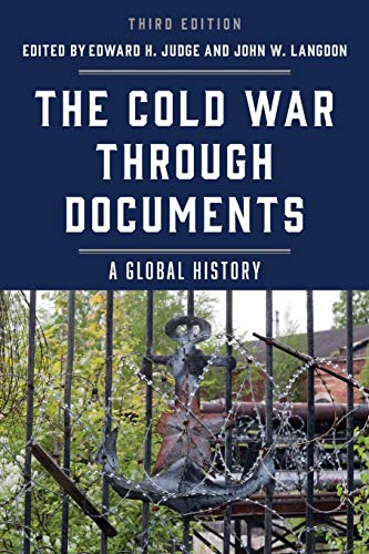 9781538109267: The Cold War through Documents: A Global History