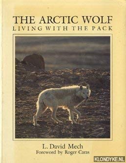 9781550130935: The Arctic Wolf : Living with the Pack [Paperback] by Mech, L. David