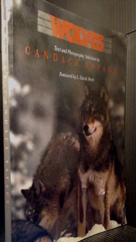 Imagen de archivo de Wolves a la venta por Better World Books