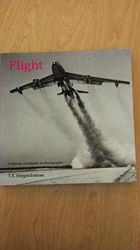 Imagen de archivo de Flight : A History of Aviation in Photographs a la venta por Better World Books