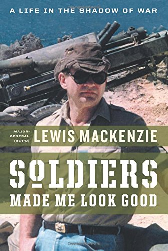 Imagen de archivo de Soldiers Made Me Look Good a la venta por Zoom Books Company