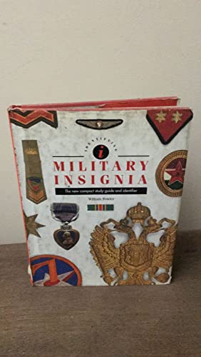 9781555218430: Identifying Military Insignia: The New Compact Study Guide and Identifier