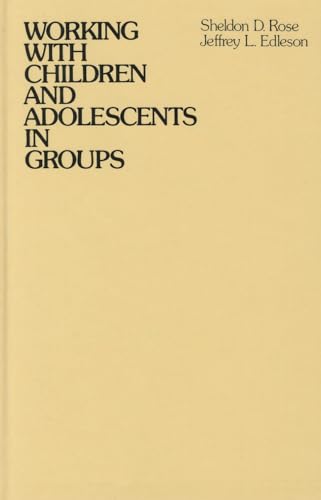 9781555420093: Working With Children and Adolescents in Groups: A Multimethod Approach