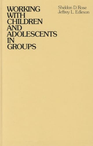 9781555420093: Working with Children and Adolescents in Groups