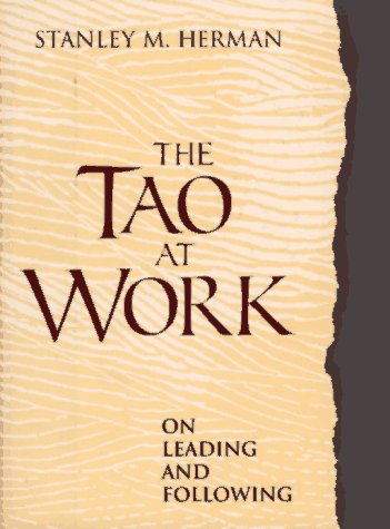 9781555427092: The Tao at Work: On Leading and Following