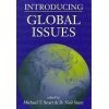 Imagen de archivo de Introducing Global Issues a la venta por Better World Books: West