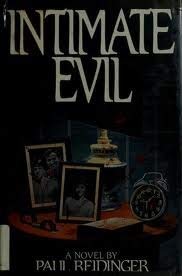 Beispielbild fr Intimate Evil. A Novel zum Verkauf von Kultgut