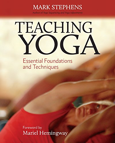 Stock image for Teaching Yoga: Essential Foundations And Techniques for sale by Basi6 International