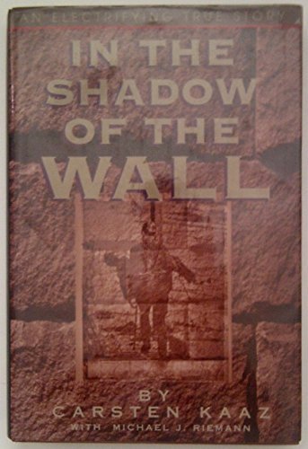 Imagen de archivo de In the Shadow of the Wall a la venta por Decluttr