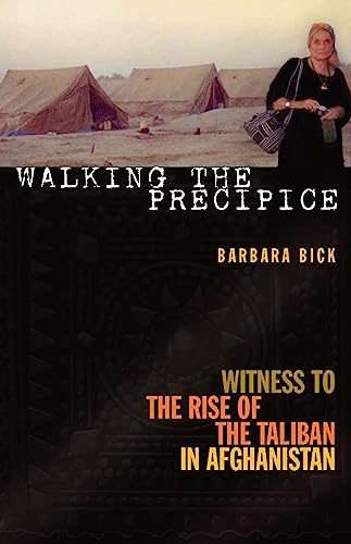 Imagen de archivo de Walking the Precipice : Witness to the Rise of the Taliban in Afghanistan a la venta por Better World Books