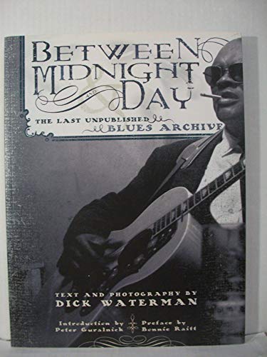 Imagen de archivo de Between Midnight and Day: The Last Unpublished Blues Archive a la venta por Studibuch