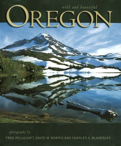 Imagen de archivo de Oregon Wild and Beautiful : Mountains a la venta por Better World Books