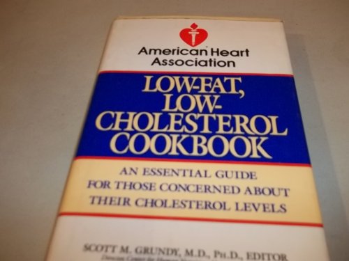 Imagen de archivo de American Heart Association Low-Fat, Low-Cholesterol Cookbook: An Essential Guide for Those Concerned About Their Cholesterol Levels (Thorndike Press Large Print Basic Series) a la venta por FOLCHATT
