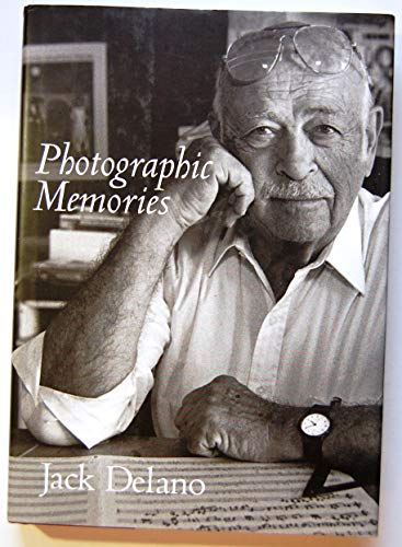Beispielbild fr Photographic Memories The Autobiography of Jack Delano zum Verkauf von TextbookRush