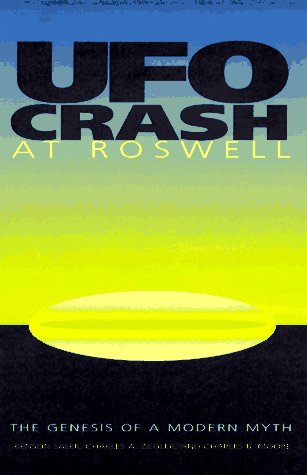 Imagen de archivo de UFO CRASH AT ROSWELL a la venta por HPB-Ruby