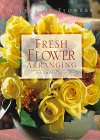 Beispielbild für A Year of Flowers: Fresh Flower Arranging : A Seasonal Guide to Selection, Design, and Arrangement zum Verkauf von medimops